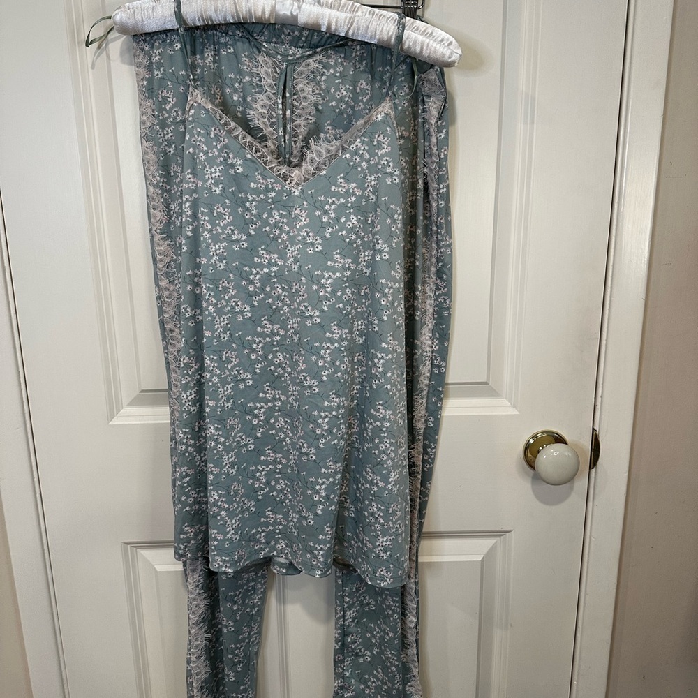 Women's Floral Lace Trim Pajama Set - Sage Green